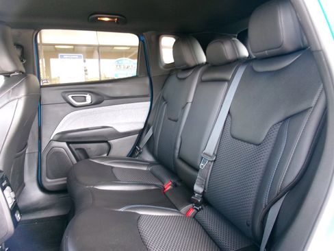 Used 2025 Jeep Compass Latitude image 44