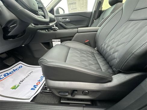 New 2026 Nissan Rogue Platinum image 12