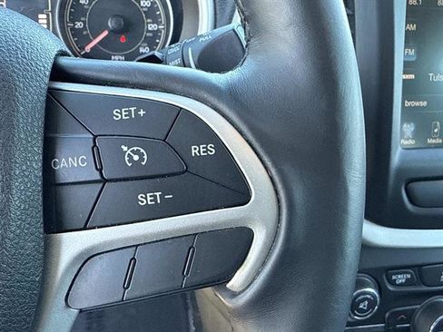 Used 2014 Jeep Cherokee Latitude w/ Comfort/Convenience Group image 17