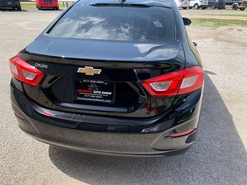 Used 2017 Chevrolet Cruze LS FWD image 5