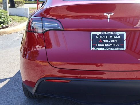 Used 2022 Tesla Model Y Long Range AWD/4WD image 15
