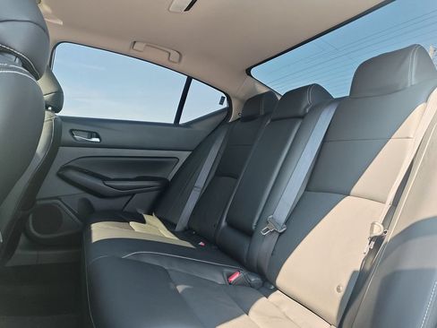 Used 2025 Nissan Altima 2.5 SL FWD image 14