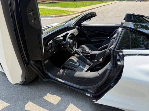 Used 2024 McLaren 750S Spider image 60