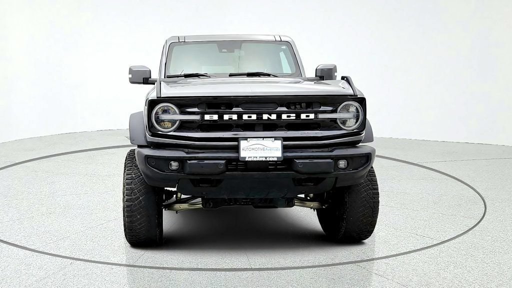 Used 2023 Ford Bronco Outer Banks w/ Sasquatch Package AWD/4WD image 2