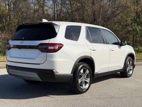 Used 2025 Honda Pilot EX-L image 6