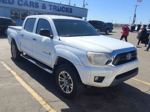 Used 2015 Toyota Tacoma PreRunner w/ SR5 Package image 1