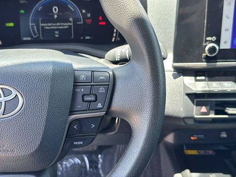 Used 2025 Toyota Camry LE FWD image 14