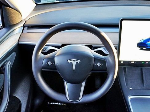 Used 2023 Tesla Model Y Long Range image 22