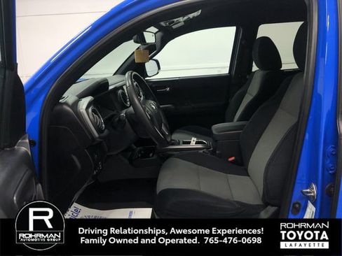 Used 2020 Toyota Tacoma TRD Off-Road image 11