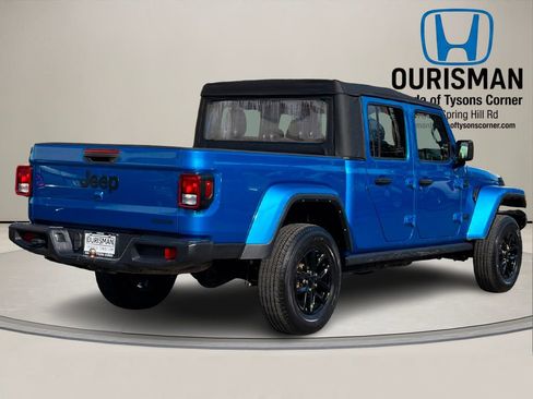 Used 2021 Jeep Gladiator Sport image 3