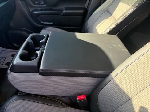 Used 2018 Nissan Titan S image 15