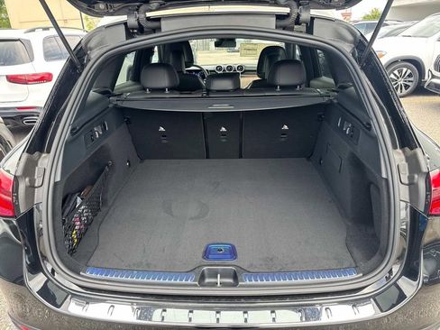 Used 2025 Mercedes-Benz GLC 300 4MATIC image 5