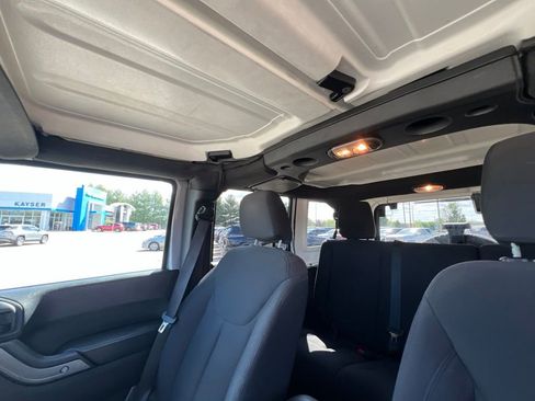 Used 2018 Jeep Wrangler Unlimited Sport S AWD/4WD image 20