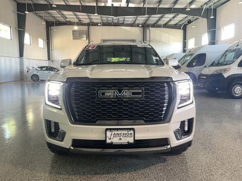 Used 2024 GMC Yukon XL Denali Ultimate AWD/4WD image 4