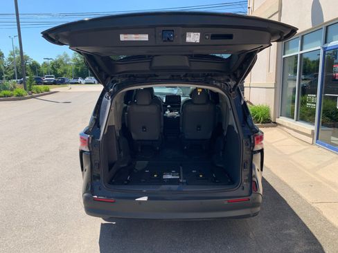 Used 2022 Toyota Sienna XLE AWD/4WD image 8