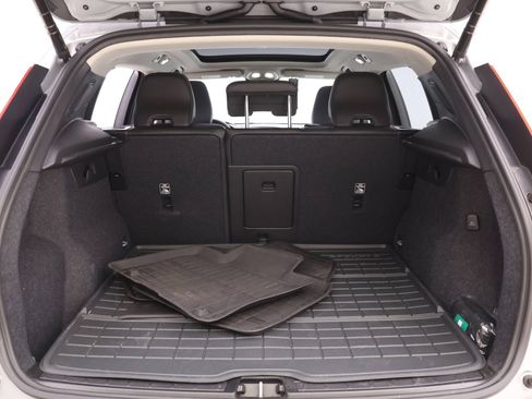 Used 2025 Volvo XC40 B5 Ultra w/ Protection Package Premier image 19