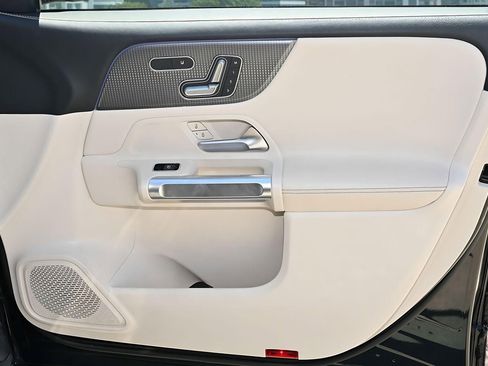 Used 2022 Mercedes-Benz GLB 250 w/ Premium Package Lite image 19