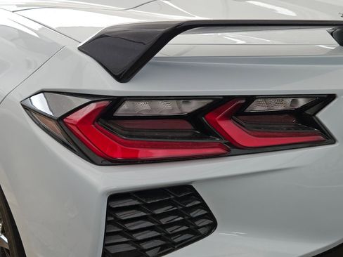 Used 2021 Chevrolet Corvette Stingray Premium Conv w/ Z51 Performance Package image 7