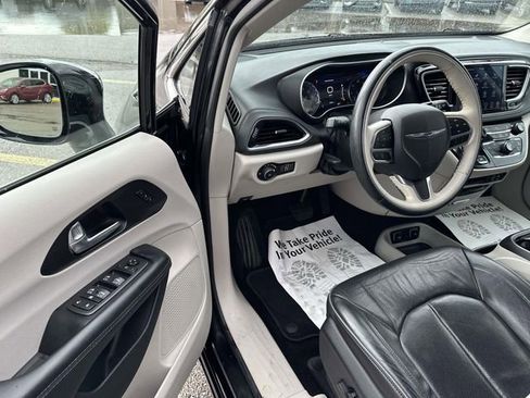 Used 2020 Chrysler Pacifica Limited image 14