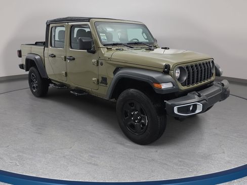 Used 2025 Jeep Gladiator Sport AWD/4WD image 3