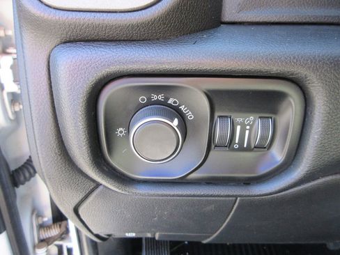 Used 2019 RAM 3500 Tradesman w/ Chrome Appearance Group image 20