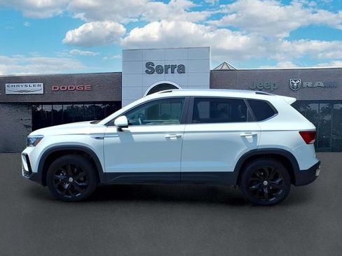 Used 2023 Volkswagen Taos SE w/ Panoramic Sunroof Package AWD/4WD image 4