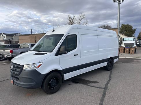 Used 2022 Mercedes-Benz Sprinter 2500 image 6