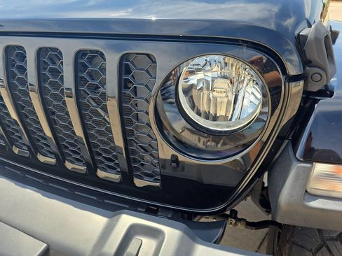 Used 2021 Jeep Gladiator Sport AWD/4WD image 32