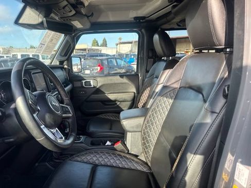 Used 2022 Jeep Gladiator Overland AWD/4WD image 9
