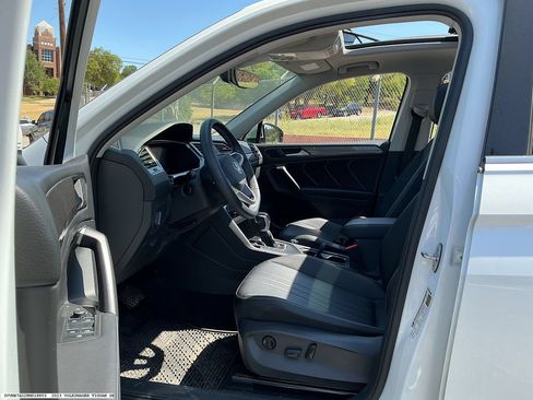 Used 2023 Volkswagen Tiguan SE FWD image 7
