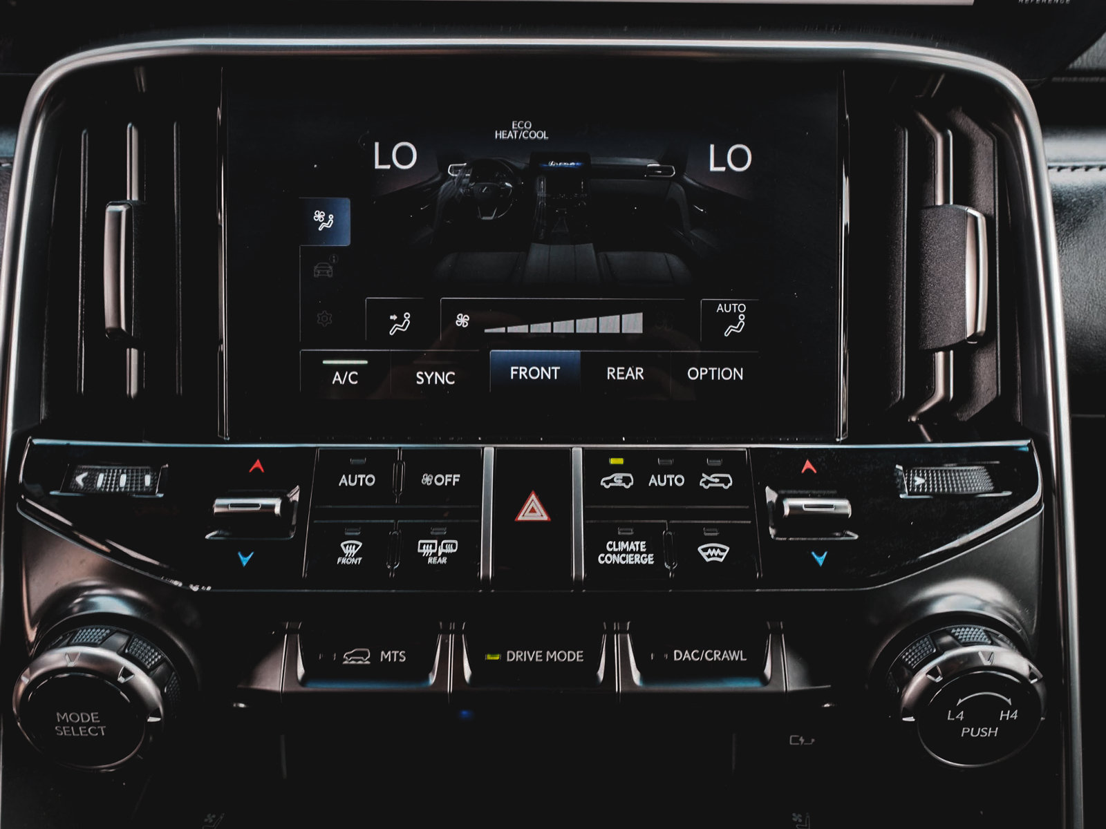 Used 2022 Lexus LX 600 4WD w/ Appearance Package image 20