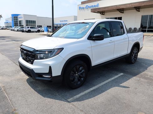 Certified 2024 Honda Ridgeline Sport image 10