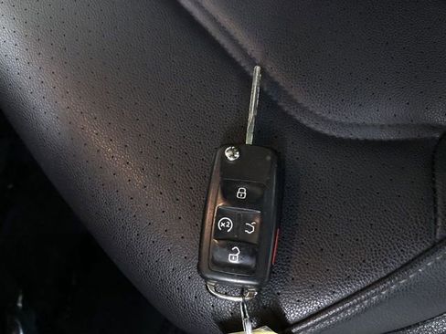 Used 2022 Volkswagen Passat 2.0T SE image 23