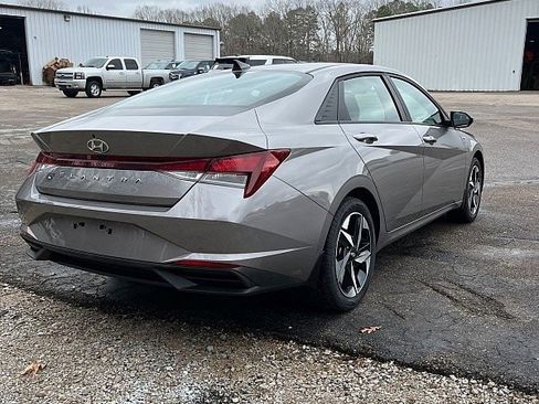 Used 2023 Hyundai Elantra SEL w/ Convenience Package FWD image 5