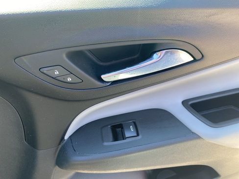 Used 2022 Chevrolet Equinox LS AWD/4WD image 11