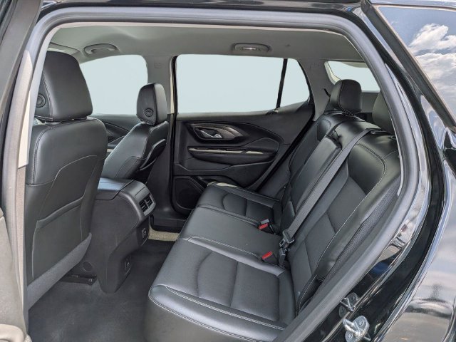 Used 2022 GMC Terrain SLT w/ Infotainment Package II FWD image 13