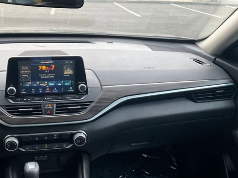 Used 2025 Nissan Altima 2.5 SV FWD image 36
