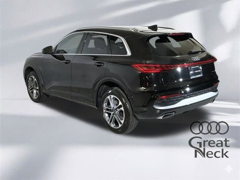 Used 2025 Audi Q5 Premium w/ Convenience Package image 8