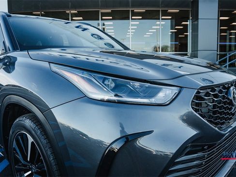 Used 2022 Toyota Highlander XSE image 8