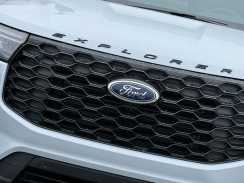 New 2026 Ford Explorer ST-Line image 4