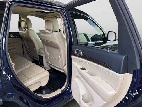 Used 2018 Jeep Grand Cherokee Limited image 15