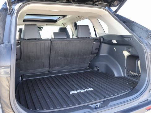 Used 2022 Toyota RAV4 Limited image 15