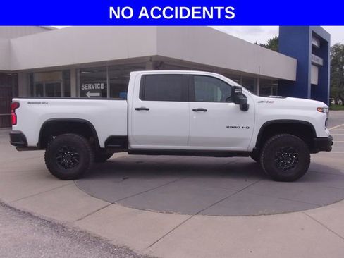 Used 2025 Chevrolet Silverado 2500 ZR2 w/ ZR2 Bison Edition AWD/4WD image 2
