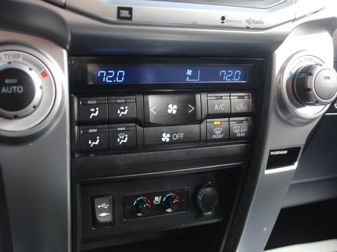 Used 2015 Toyota 4Runner Limited AWD/4WD image 34