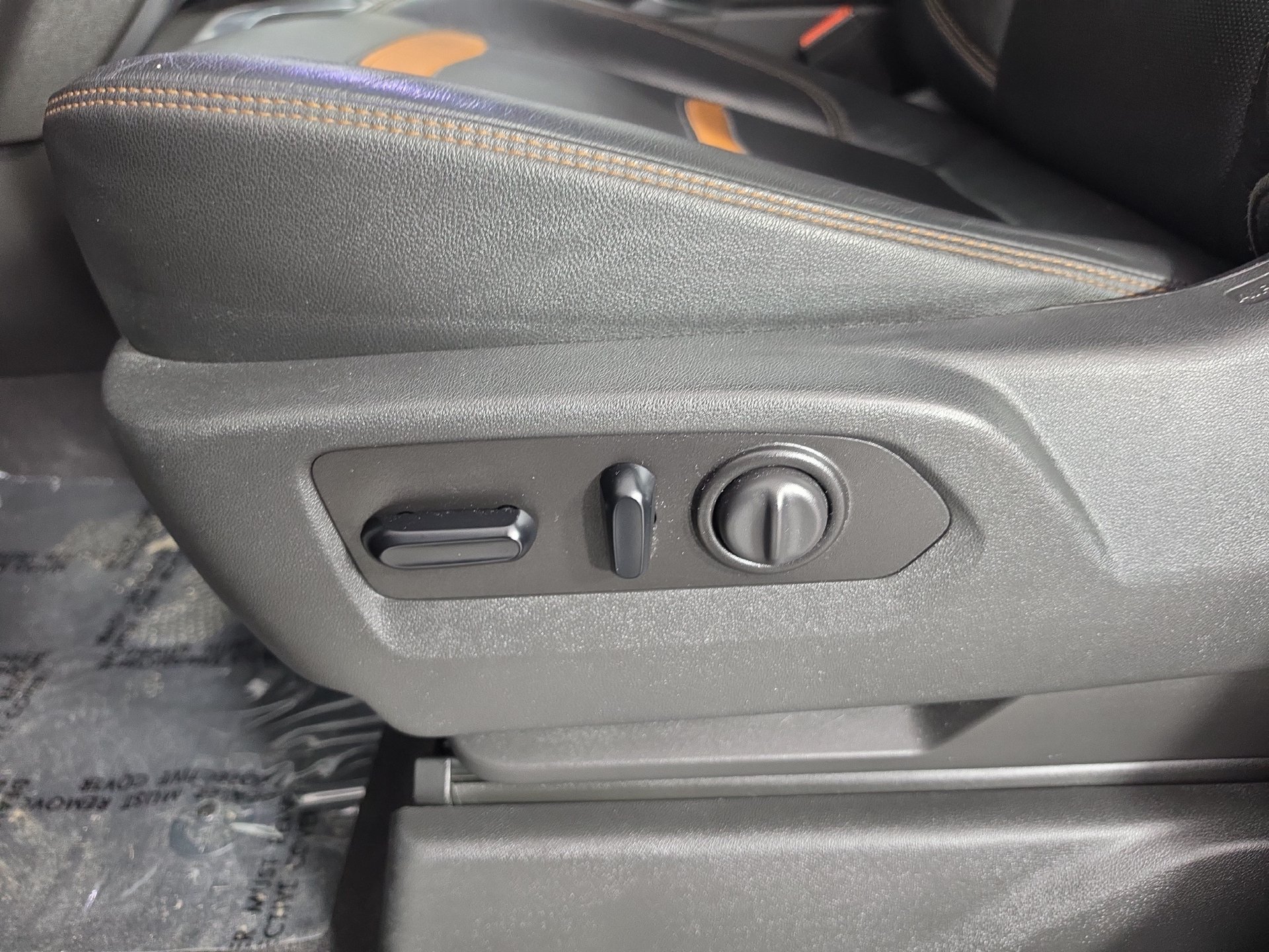 Used 2021 GMC Sierra 1500 AT4 w/ AT4 Value Package AWD/4WD image 17