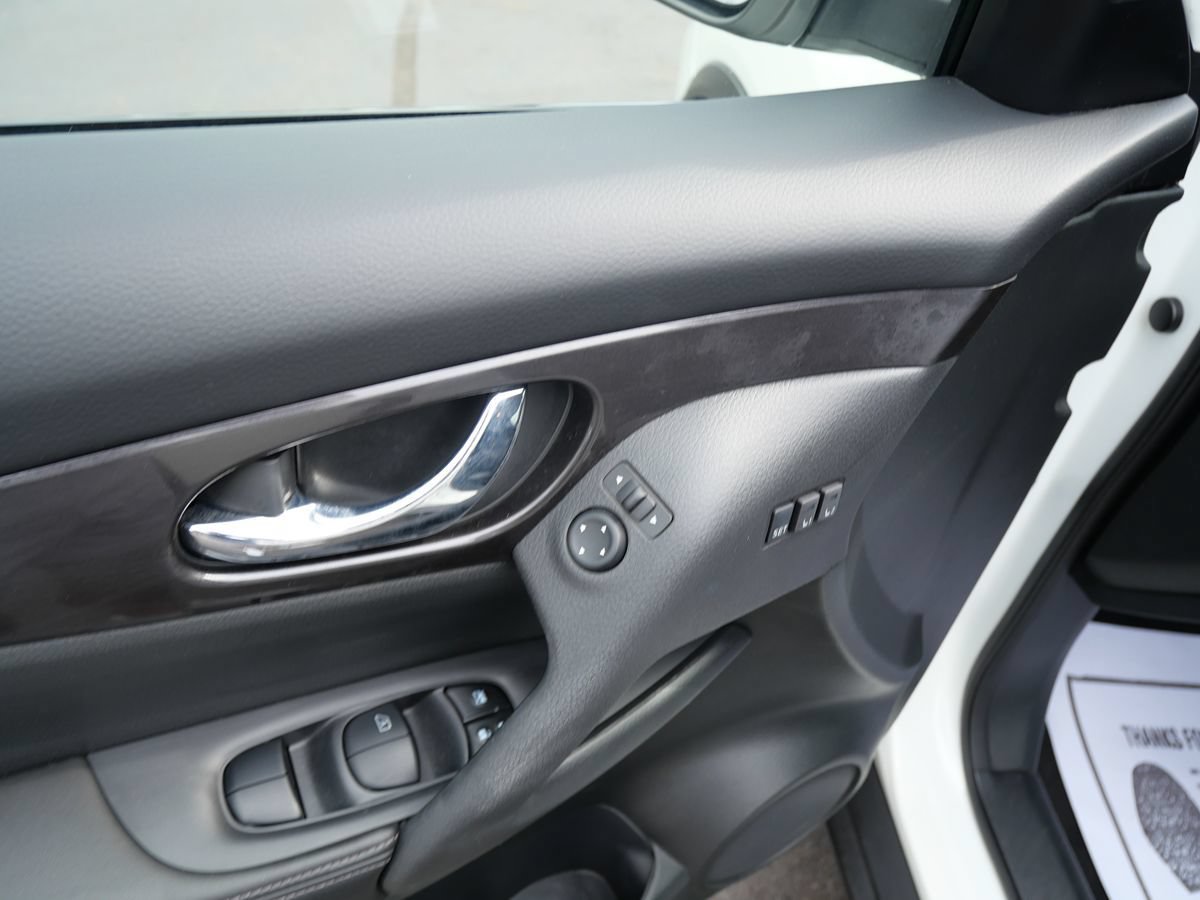 Used 2018 Nissan Rogue SV w/ Premium Package AWD/4WD image 15