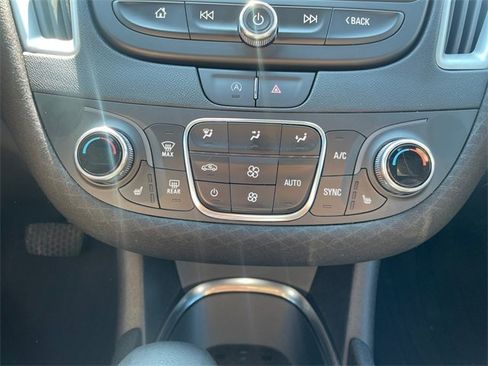 Used 2024 Chevrolet Malibu LT image 21