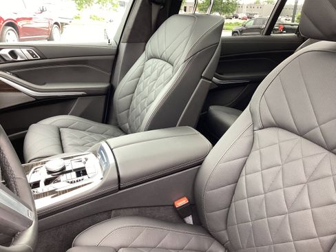 Used 2024 BMW X7 xDrive40i w/ M Sport Package AWD/4WD image 8