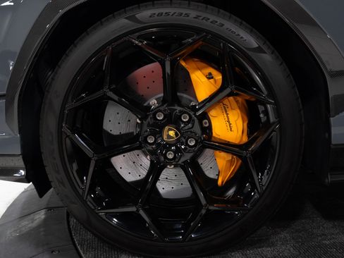 Used 2024 Lamborghini Urus Performante AWD/4WD image 33