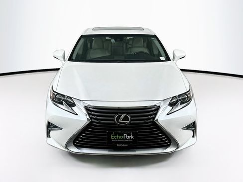 Used 2017 Lexus ES 350 w/ Luxury Package FWD image 2